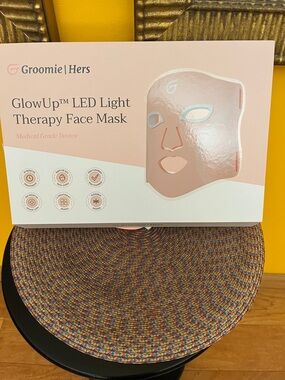 Groomie GlowUp LED Light Therapy Face Mask — Pink